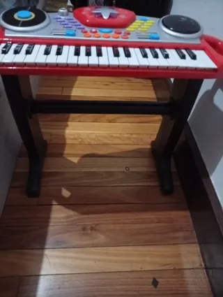 Pilas nuevas con Piano infantil con luces y sonido