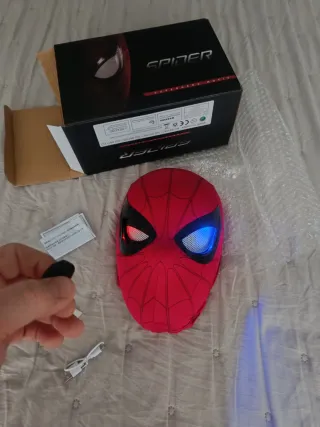 Máscara Spiderman Ojos LED y Movimiento