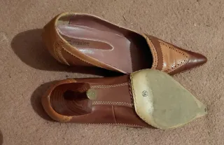 Par de Zapatos  Piel Marrón con Tacón de Zandalee.