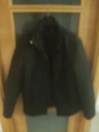 Chaqueta negra acolchada mujer