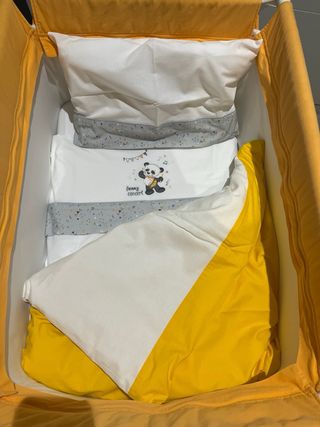 Moisés portátil con ruedas y ropa de cama