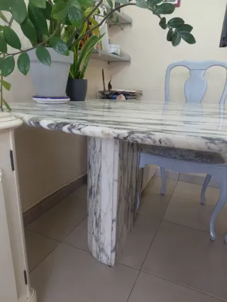 Mesa de comedor de mármol