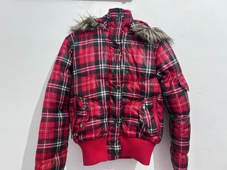Chaqueta de cuadros roja y negra