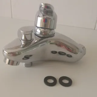 Grifo de bañera metal plateado,marca Buades,