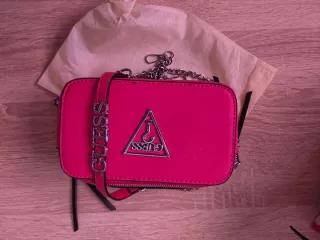 Louis Vuitton y Guess