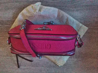 Louis Vuitton y Guess