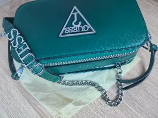 Louis Vuitton y Guess