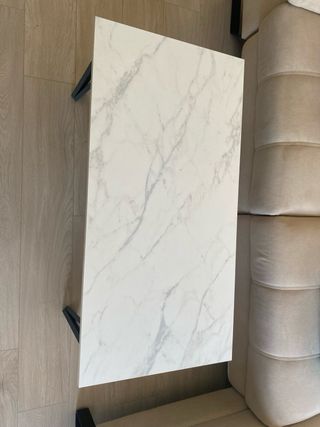 Mesa de salón con 4 sillas y mesa baja