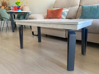 Mesa de salón con 4 sillas y mesa baja