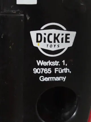 Juguetes coches figuras de Mickey Mouse y Minnie.