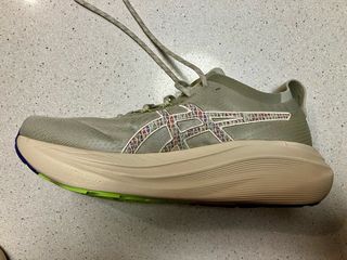 Zapatillas Asics Nimbus 27. T46,5