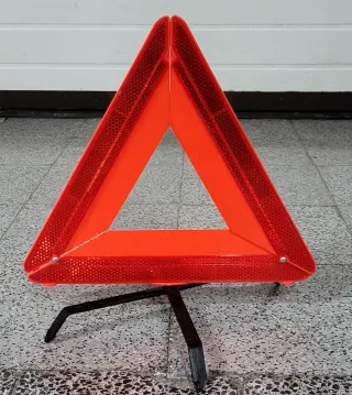 Triángulo de señalización para coche
