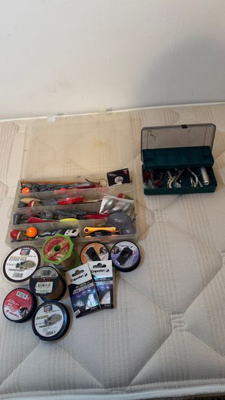 Caja de pesca con accesorios