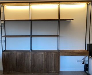 Estantería modular con escritorio integrado