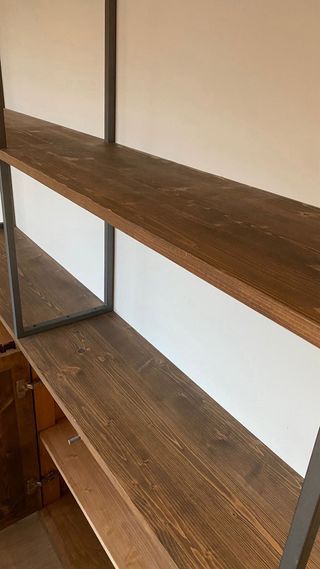 Estantería modular con escritorio integrado