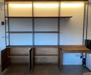 Estantería modular con escritorio integrado