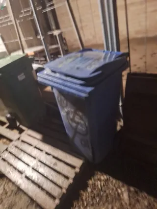 Cubo basura con ruedas
