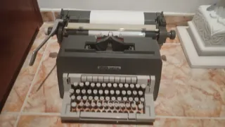 Máquina de escribir Olivetti Linea 98