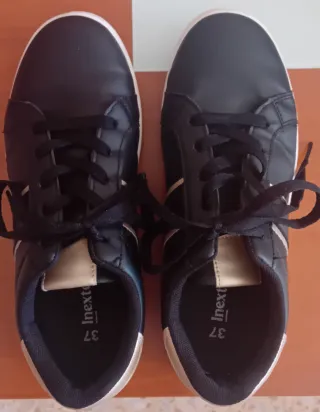 Zapatillas sneakers negras y dorado talla 37