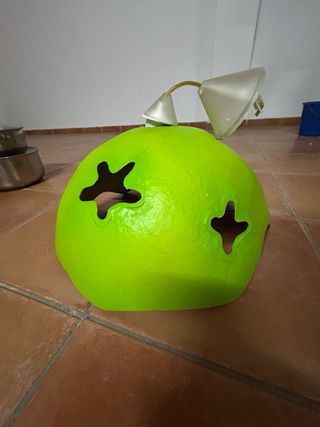 Lámpara infantil verde con estrellas