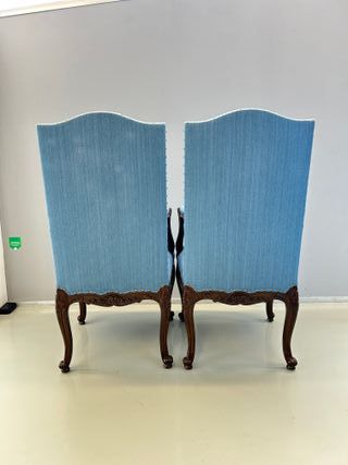 Sillas cabecera estilo Luis XV tapizadas azul