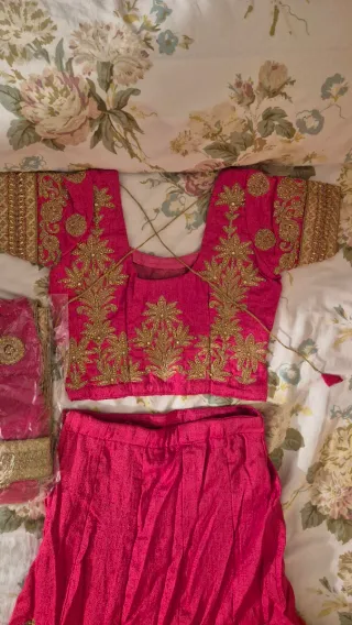 Vestido Lehenga Rosa y Dorado