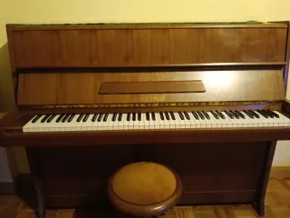 Piano Petrof en excelente estado