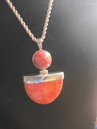 Colgante de coral y plata con cadena