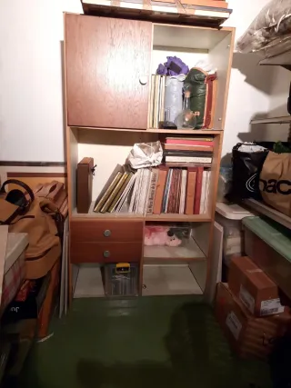 Cajonera de madera con baldas