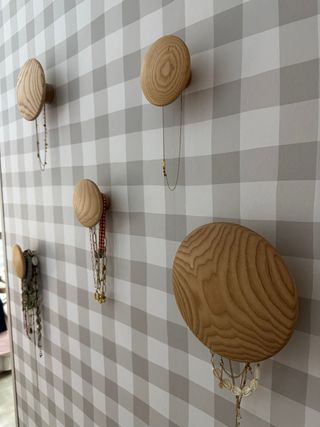 Colgadores de madera decorativos