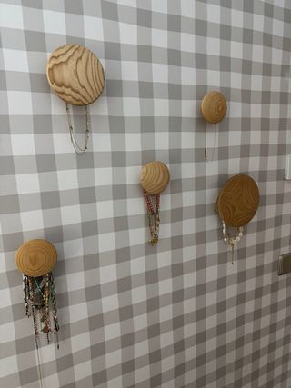 Colgadores de madera decorativos