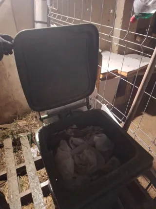 Contenedor de basura con ruedas