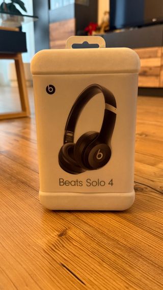 Beats Solo 4 Negros