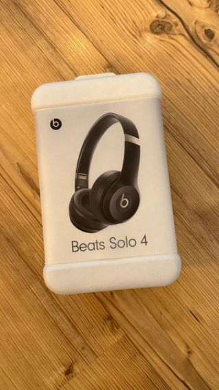 Beats Solo 4 Negros