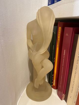 Escultura de vidrio translúcido