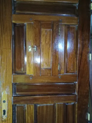 Puerta antigua madera maciza cuarterones