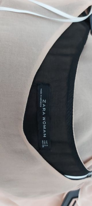 Vestido corto beige y negro