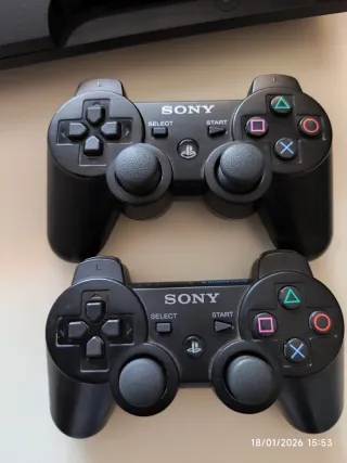 Consola PS3 Negra + 2 Mandos + 5 Juegos