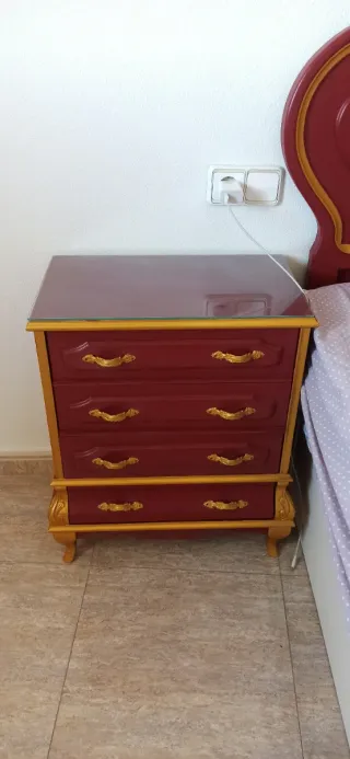 Cabecero y Mesitas Noche Rojo/Dorado