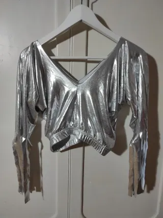 Crop Top Plateado Manga con Flecos Customizado