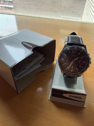 Reloj Casio Cronógrafo Negro y Plateado