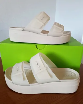 Sandalias Crocs Brooklyn frostedloweedge