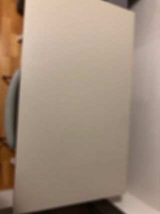 Mesa y silla de oficina