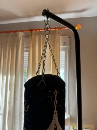 Saco de boxeo Outshock con guantes