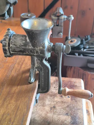 Antigua picadora de carne Elma 5