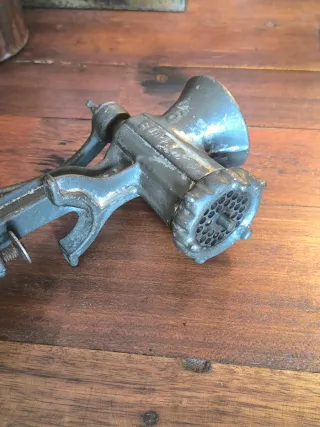 Antigua picadora de carne Elma 5