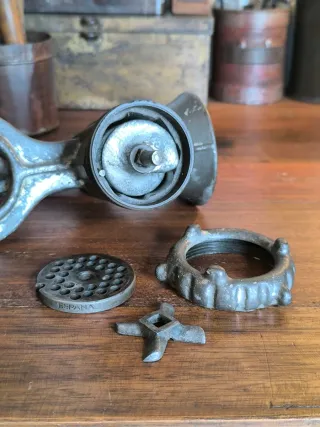 Antigua picadora de carne Elma 5