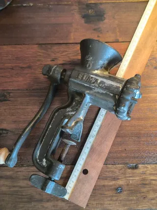 Antigua picadora de carne Elma 5