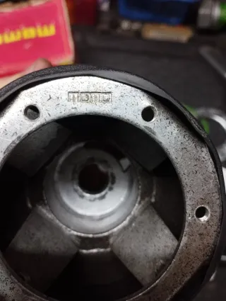 Piña Momo Peugeot 206