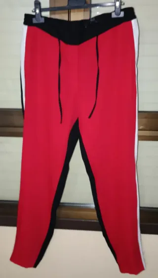 Pantalón vestir negro y rojo
